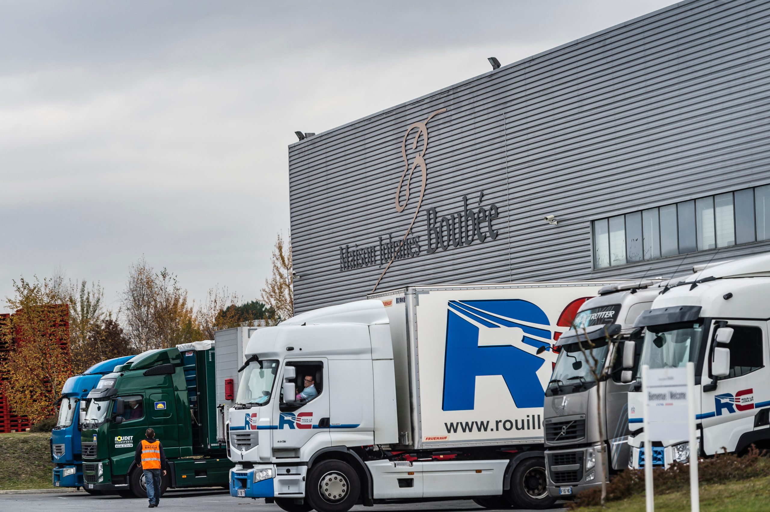 Leslie Camus, Maison Johanès Boubée, Carrefour