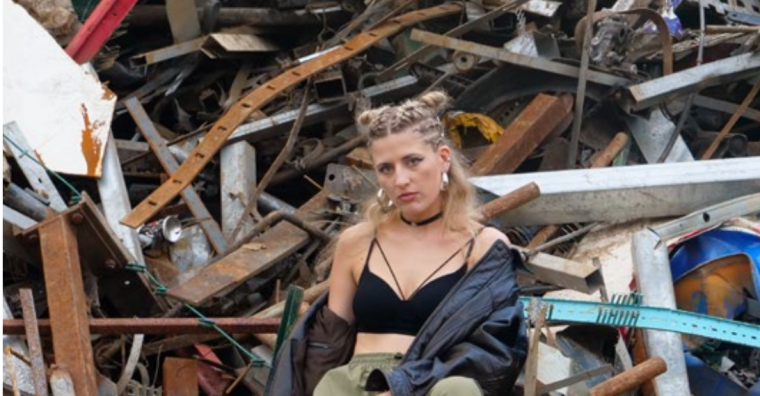 Illustration de l'article Gironde : Mary Bach chante une absence aux sons électro-pop