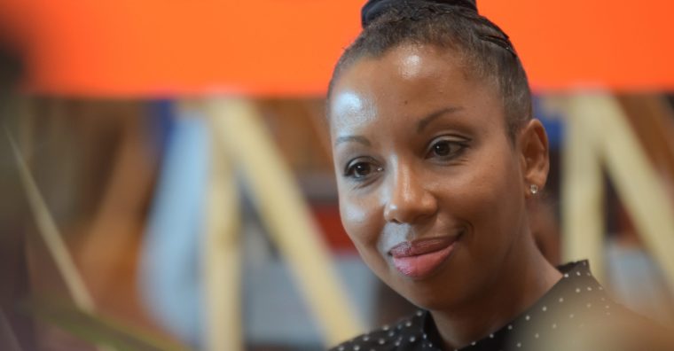 Marie NDiaye est l’autrice de nombreux romans, dont Ma Chérie publiée par la maison d’éditions bordelaise L’Arbre Vengeur.